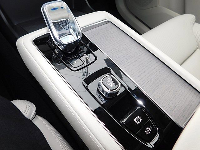 New 2026 Volvo XC90 B6 Ultra w/ Protection Package image 18