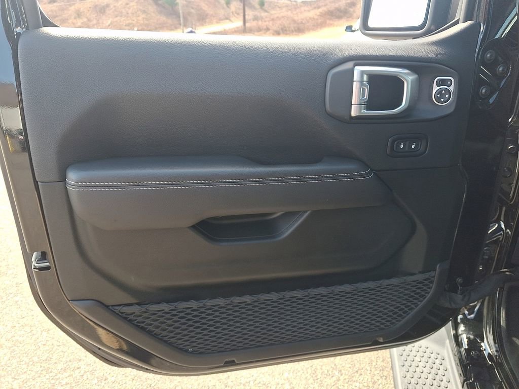Used 2022 Jeep Wrangler Unlimited Sahara image 12