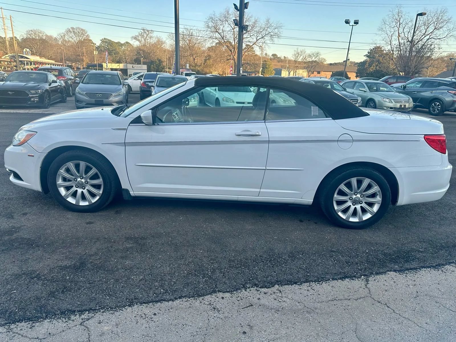 Used 2012 Chrysler 200 Touring FWD image 4