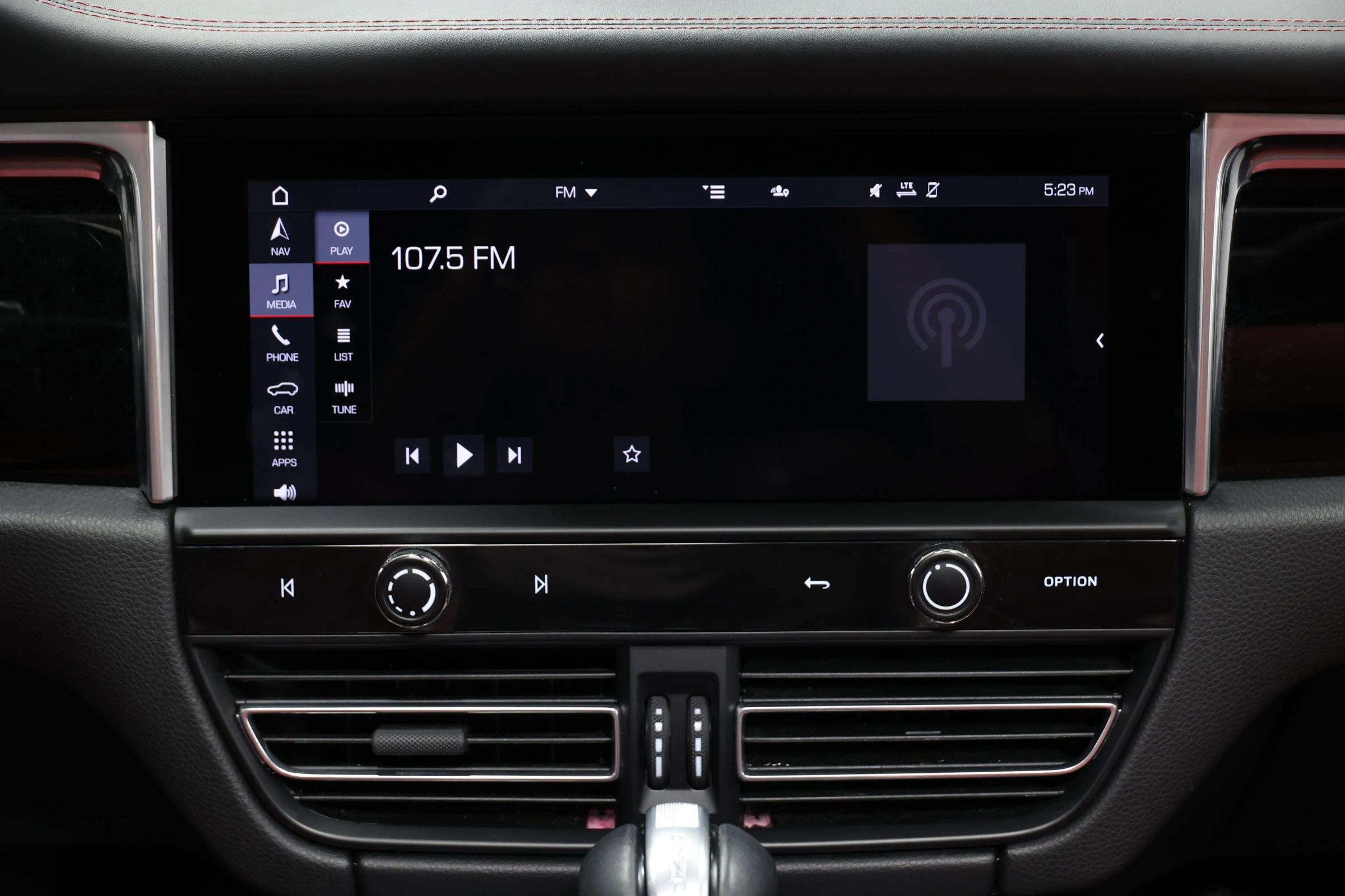 Used 2022 Porsche Macan image 31