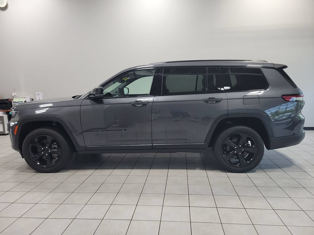 Used 2024 Jeep Grand Cherokee L Altitude AWD/4WD image 9