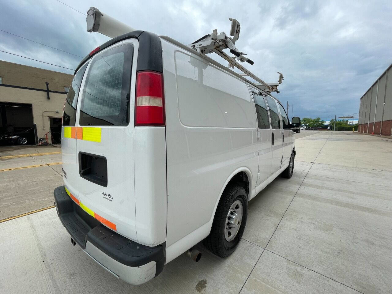 Used 2015 Chevrolet Express 2500 image 8