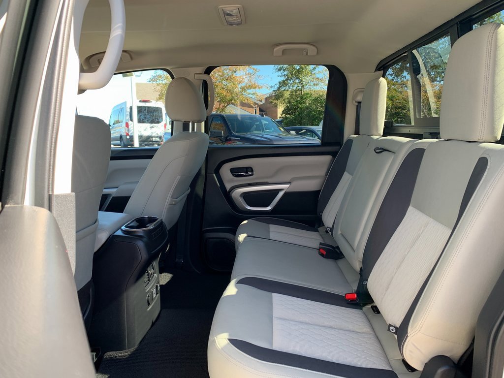 Used 2024 Nissan Titan SV w/ SV Convenience Package image 21