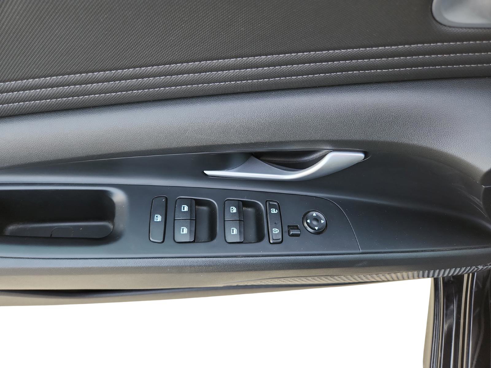 Used 2023 Hyundai Elantra Limited image 20