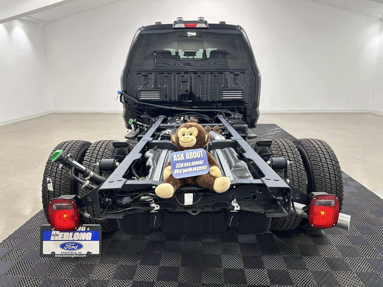 New 2025 Ford F350 XL w/ XL Chrome Package image 8