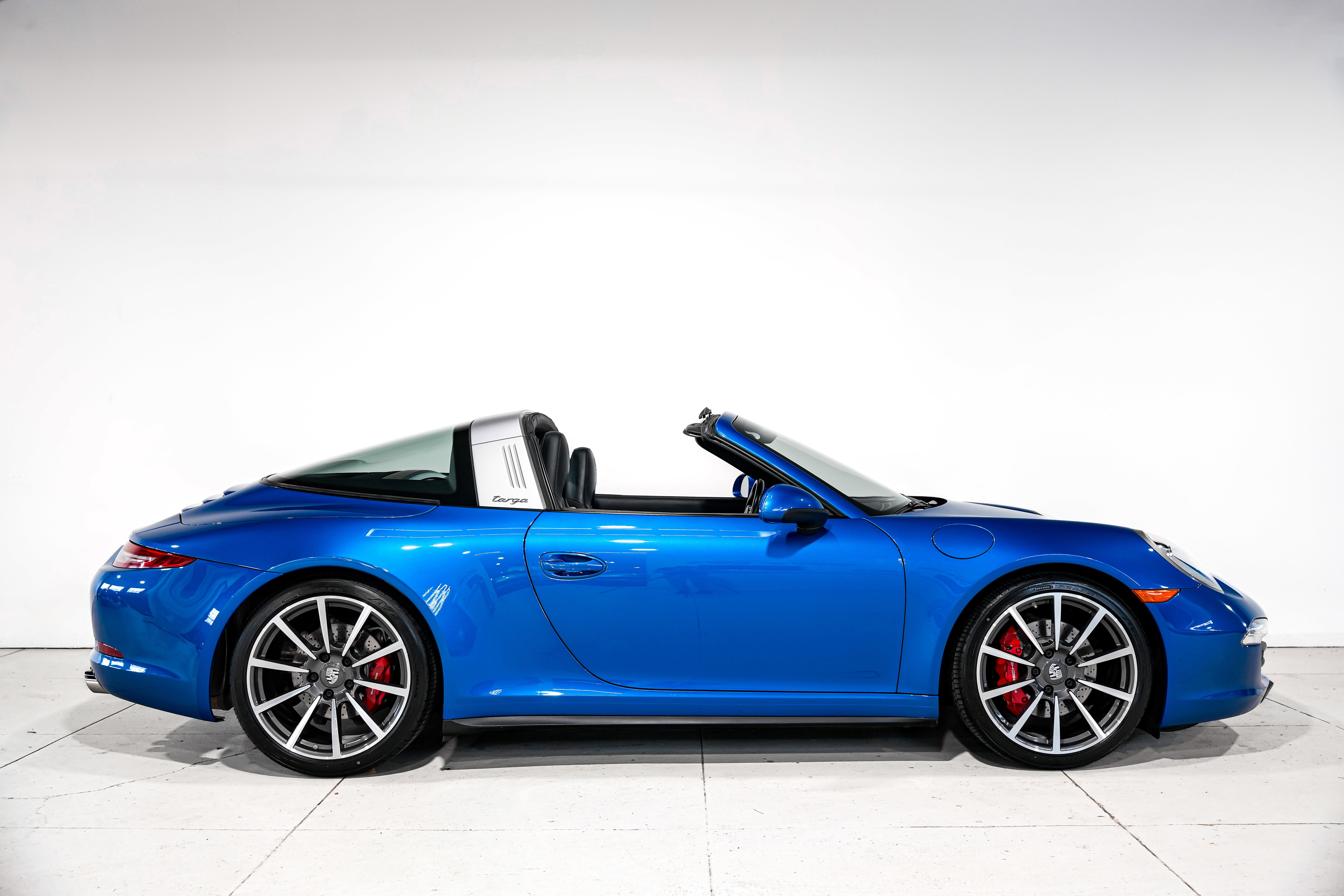 Used 2015 Porsche 911 Targa 4S image 2
