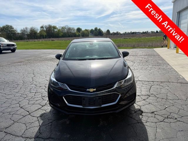 Used 2017 Chevrolet Cruze LT w/ Convenience Package FWD image 3