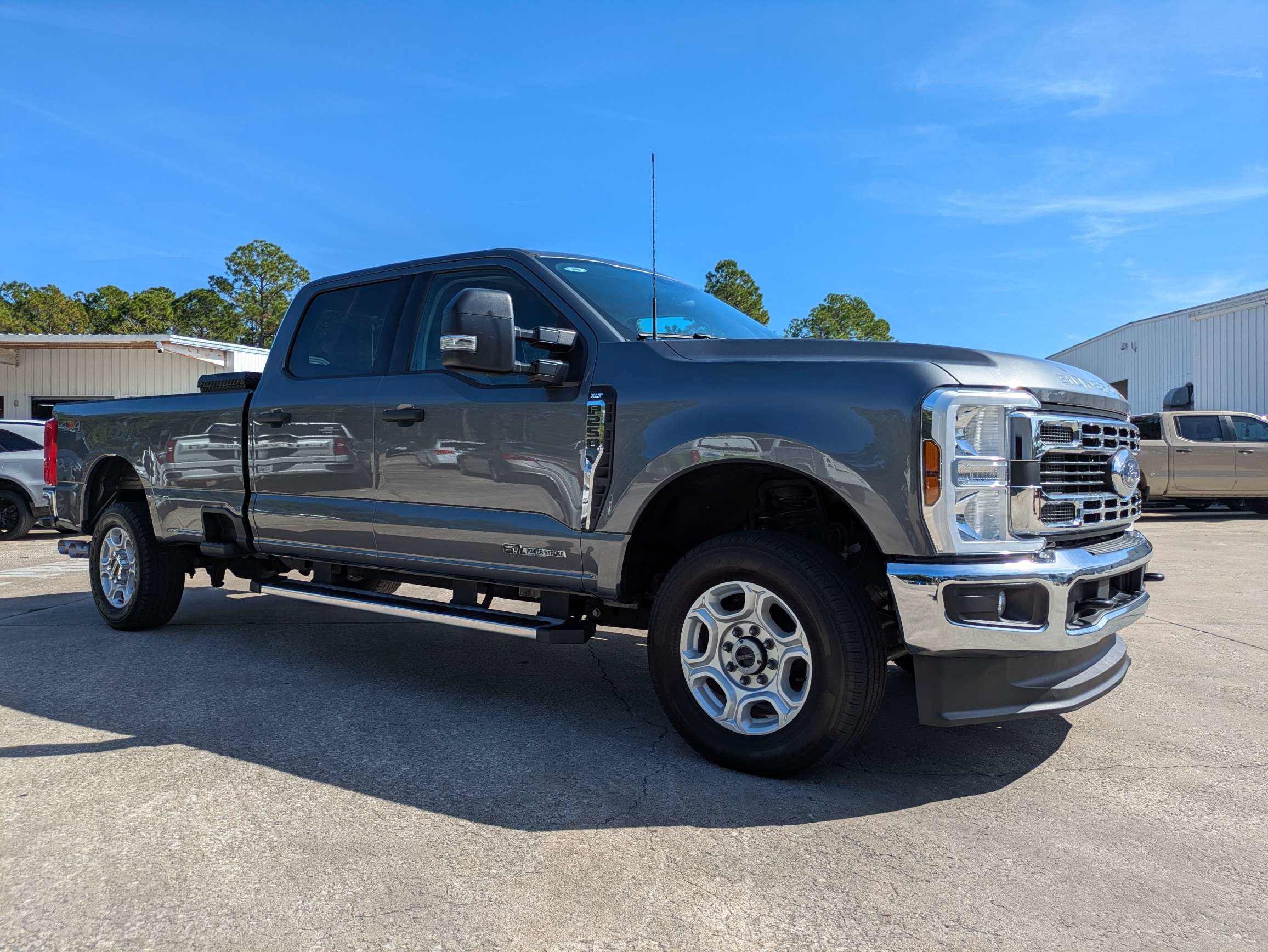 Used 2025 Ford F250 XLT AWD/4WD image 3