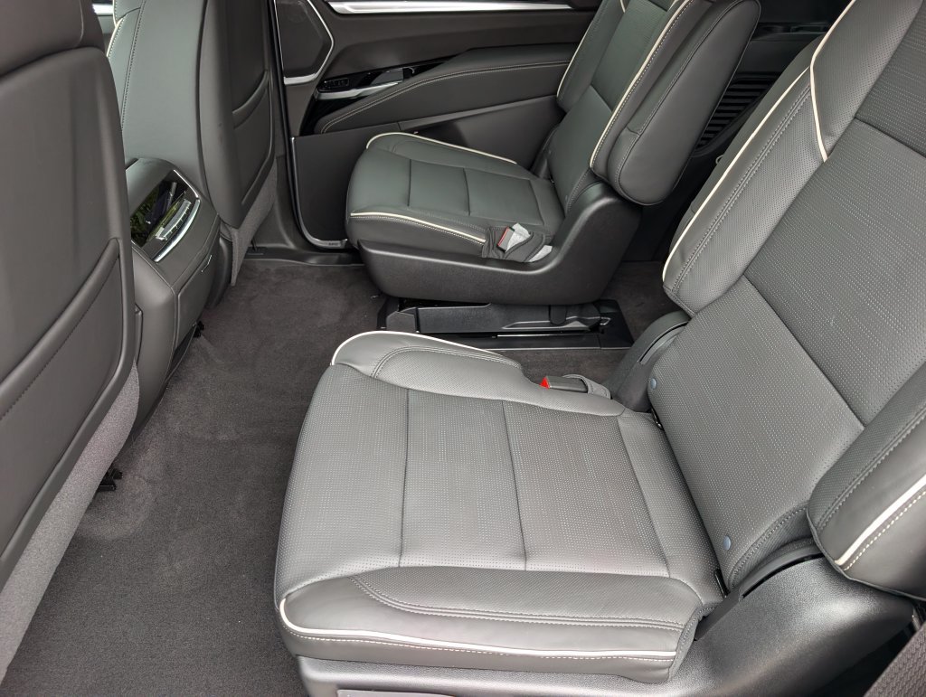 New 2027 Cadillac Escalade Sport w/ LPO, ONYX Package AWD/4WD image 16