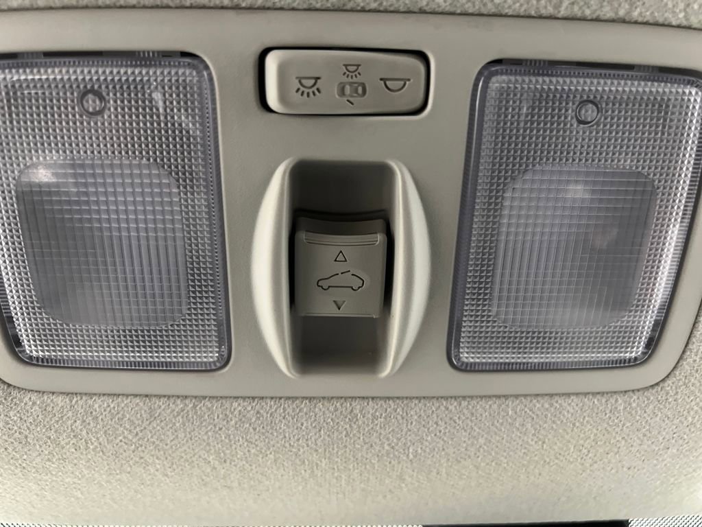 Used 2025 Hyundai Venue SEL image 53