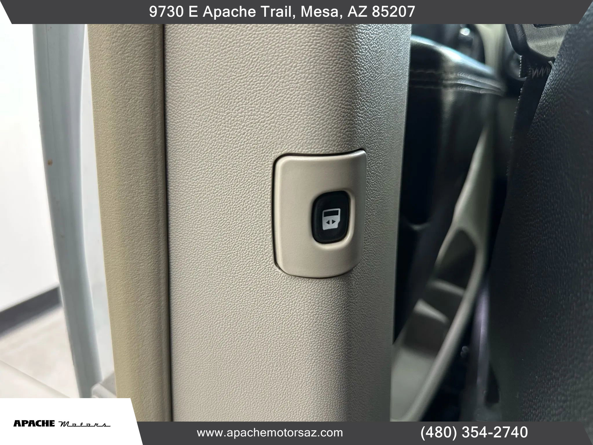 Used 2014 Chrysler Town & Country Touring image 32
