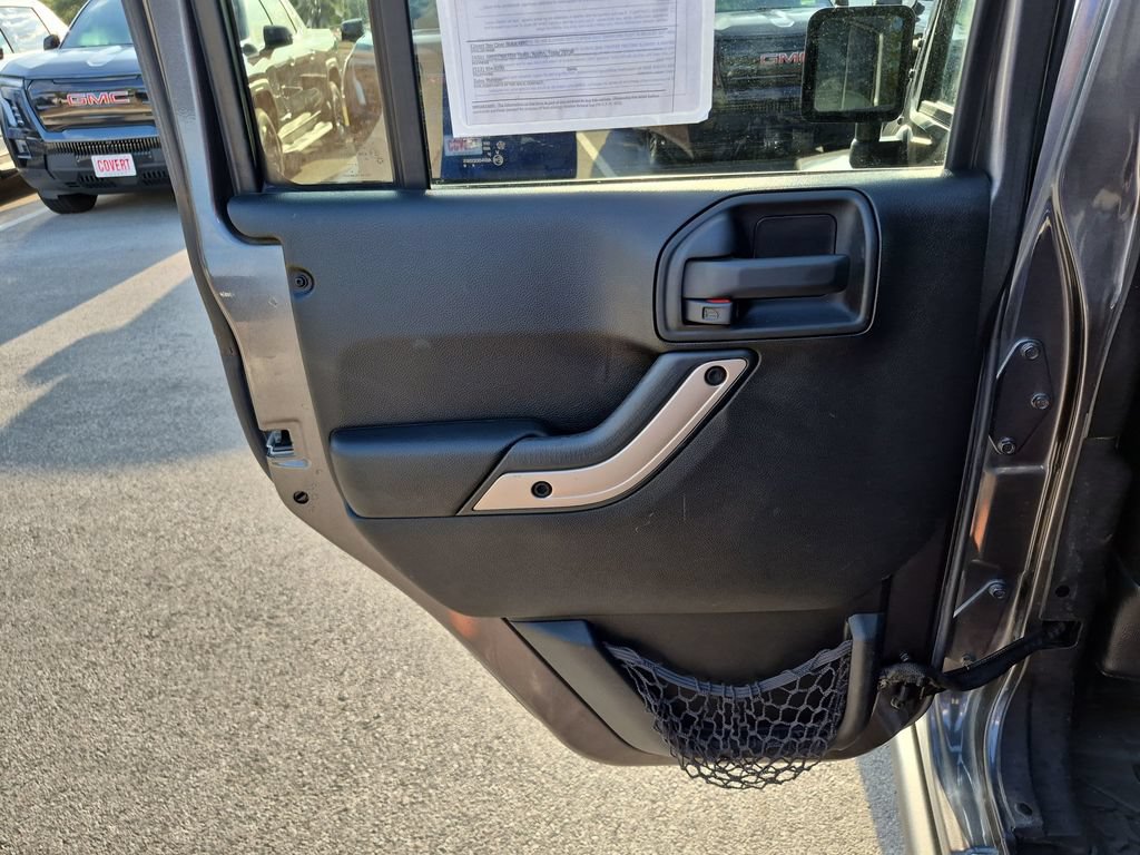 Used 2016 Jeep Wrangler Unlimited Sahara AWD/4WD image 36