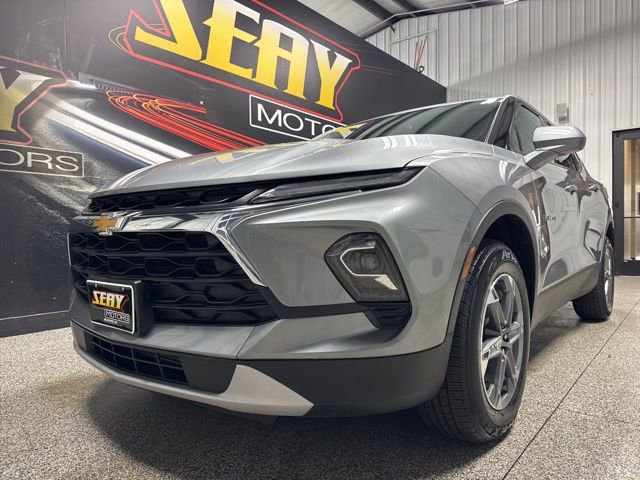 Used 2023 Chevrolet Blazer LT AWD/4WD image 2