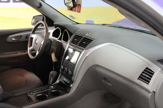 Used 2012 Chevrolet Traverse LS FWD image 12