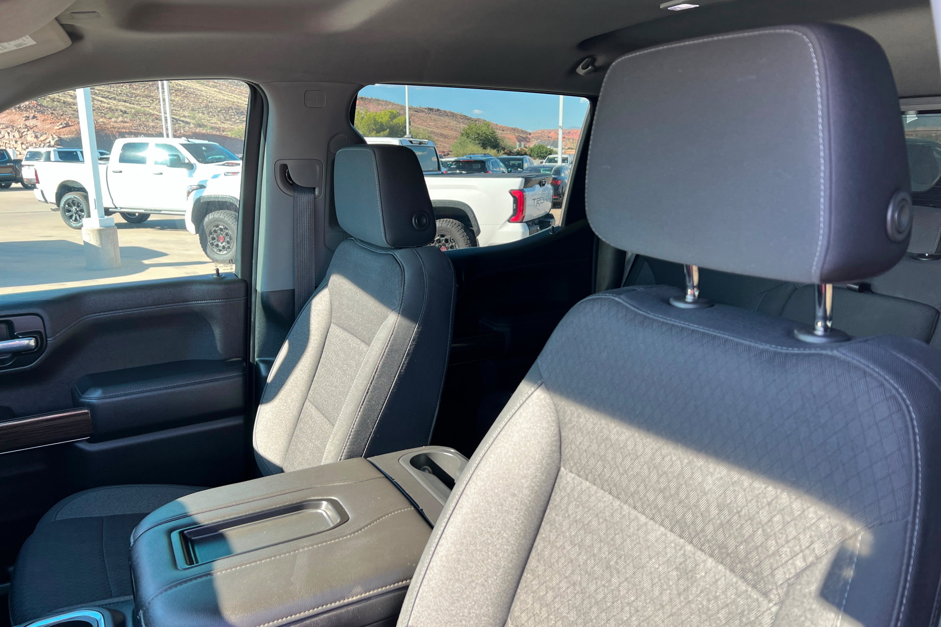 Used 2020 Chevrolet Silverado 1500 LT Trail Boss AWD/4WD image 17