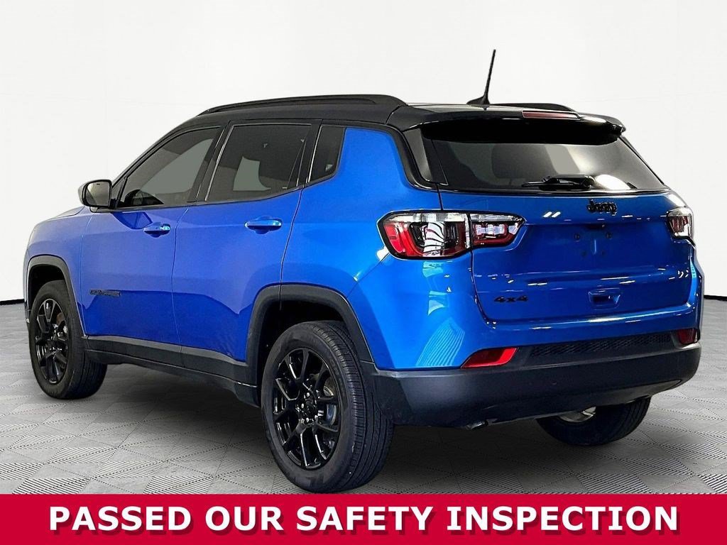 New 2023 Jeep Compass Latitude w/ Convenience Group AWD/4WD image 4