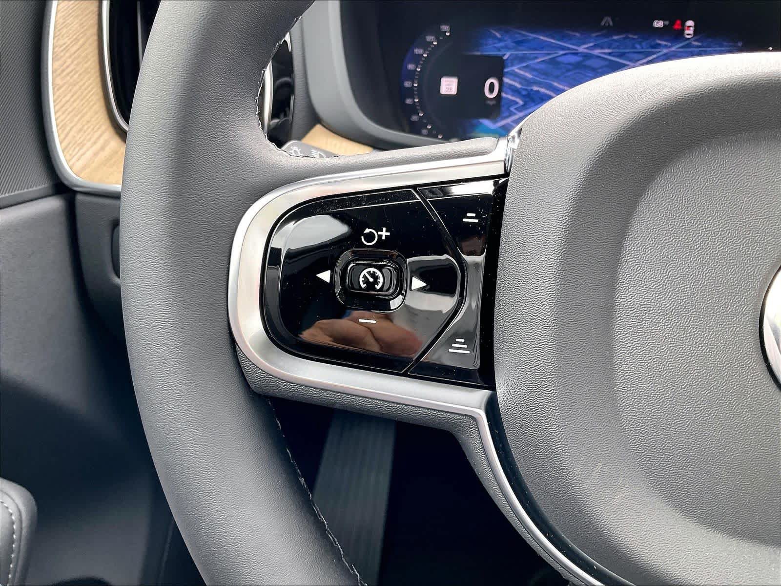 New 2026 Volvo XC60 T8 Plus w/ Climate Package PRO AWD/4WD image 17