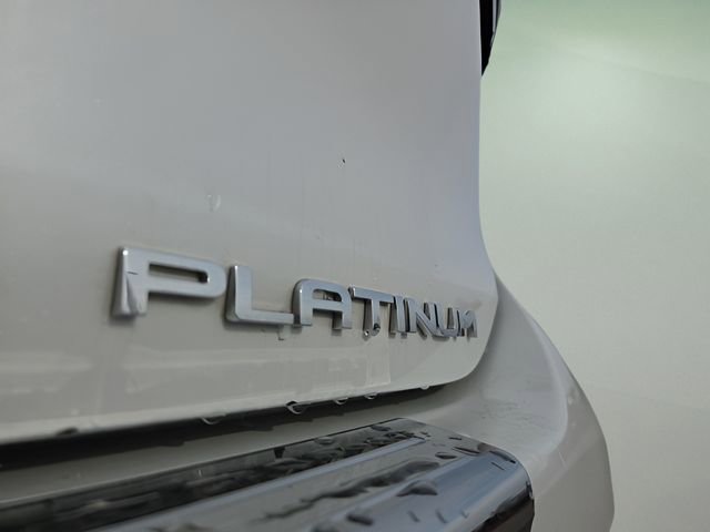 Used 2025 Toyota Highlander Platinum image 19