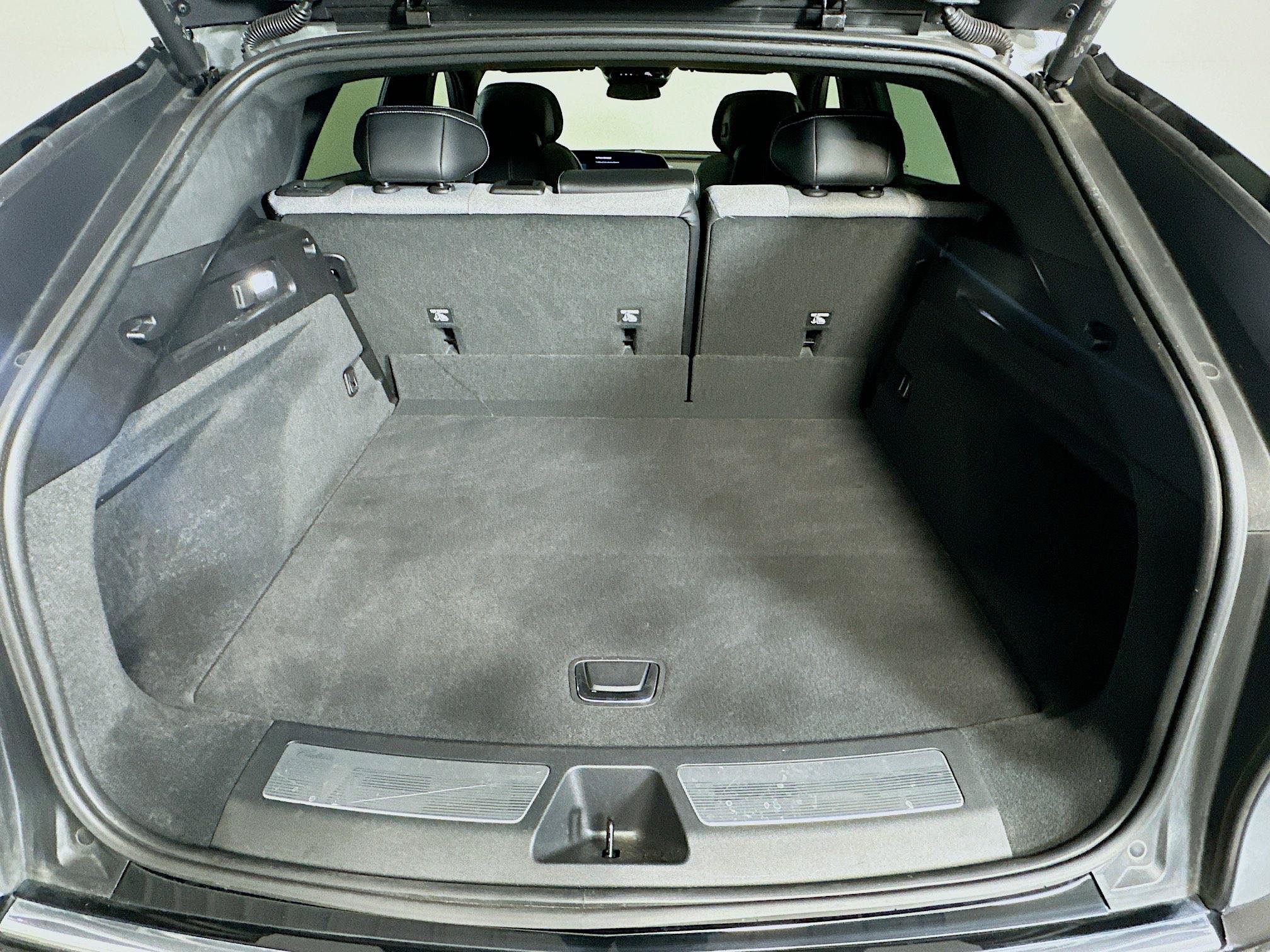 Used 2024 Cadillac Lyriq Tech RWD image 31