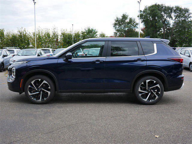 Used 2024 Mitsubishi Outlander SE image 4