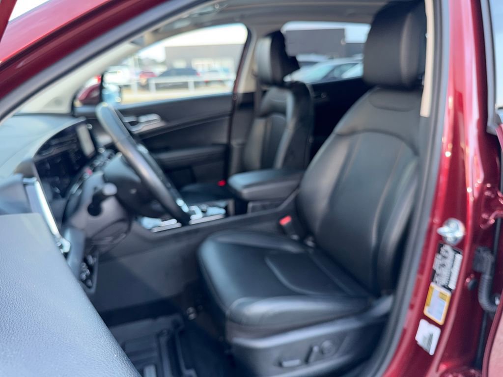 Used 2025 Kia Sportage SX image 12
