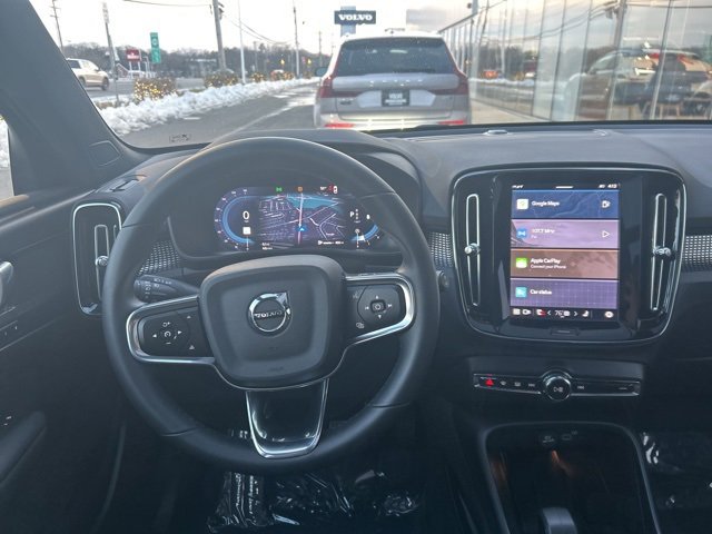 Certified 2025 Volvo XC40 B5 Plus image 18