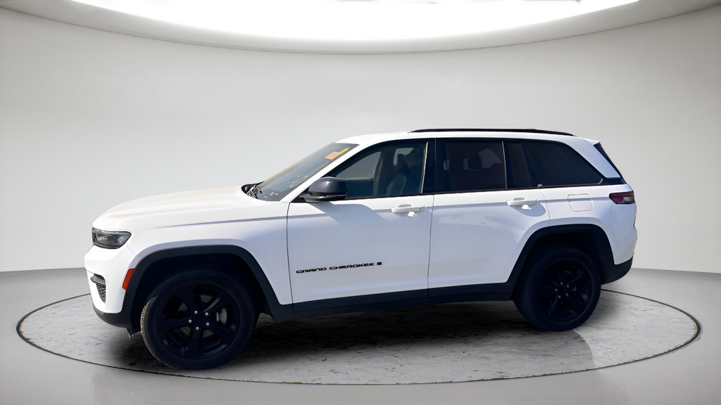 Used 2023 Jeep Grand Cherokee Altitude AWD/4WD image 6