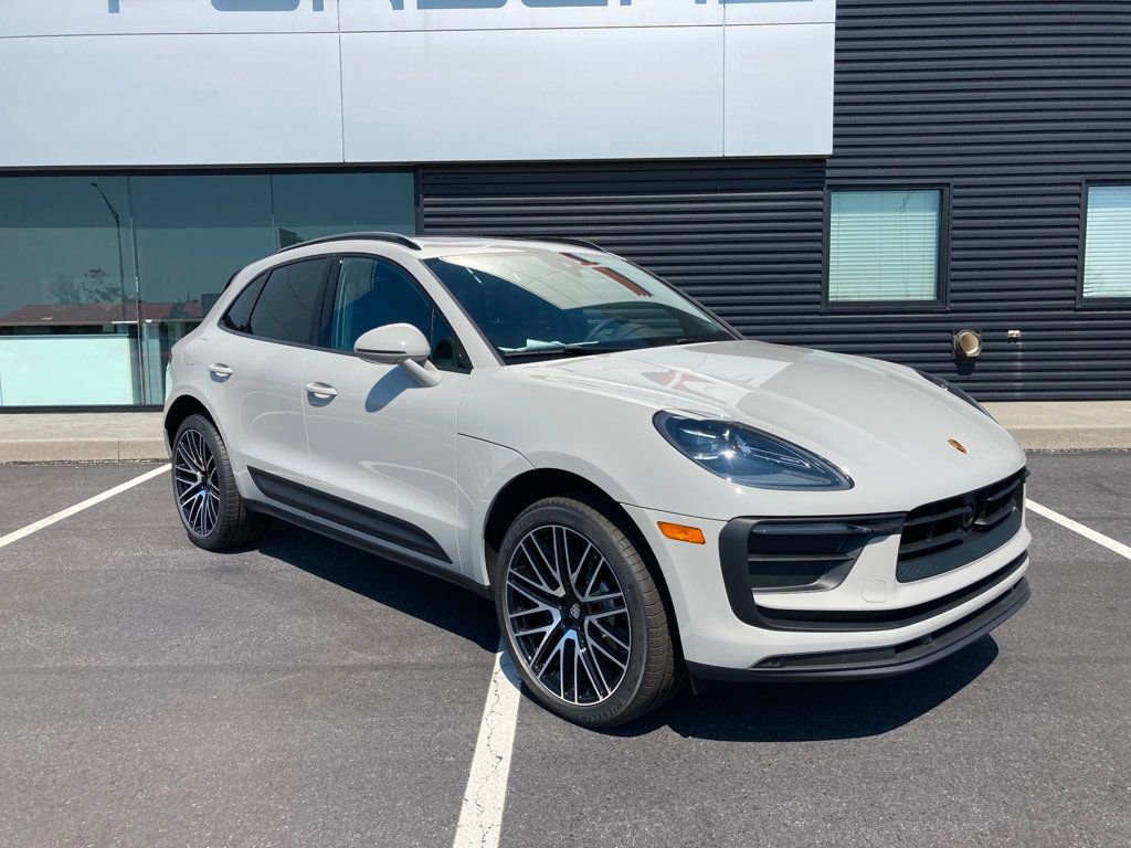 Certified 2025 Porsche Macan image 17