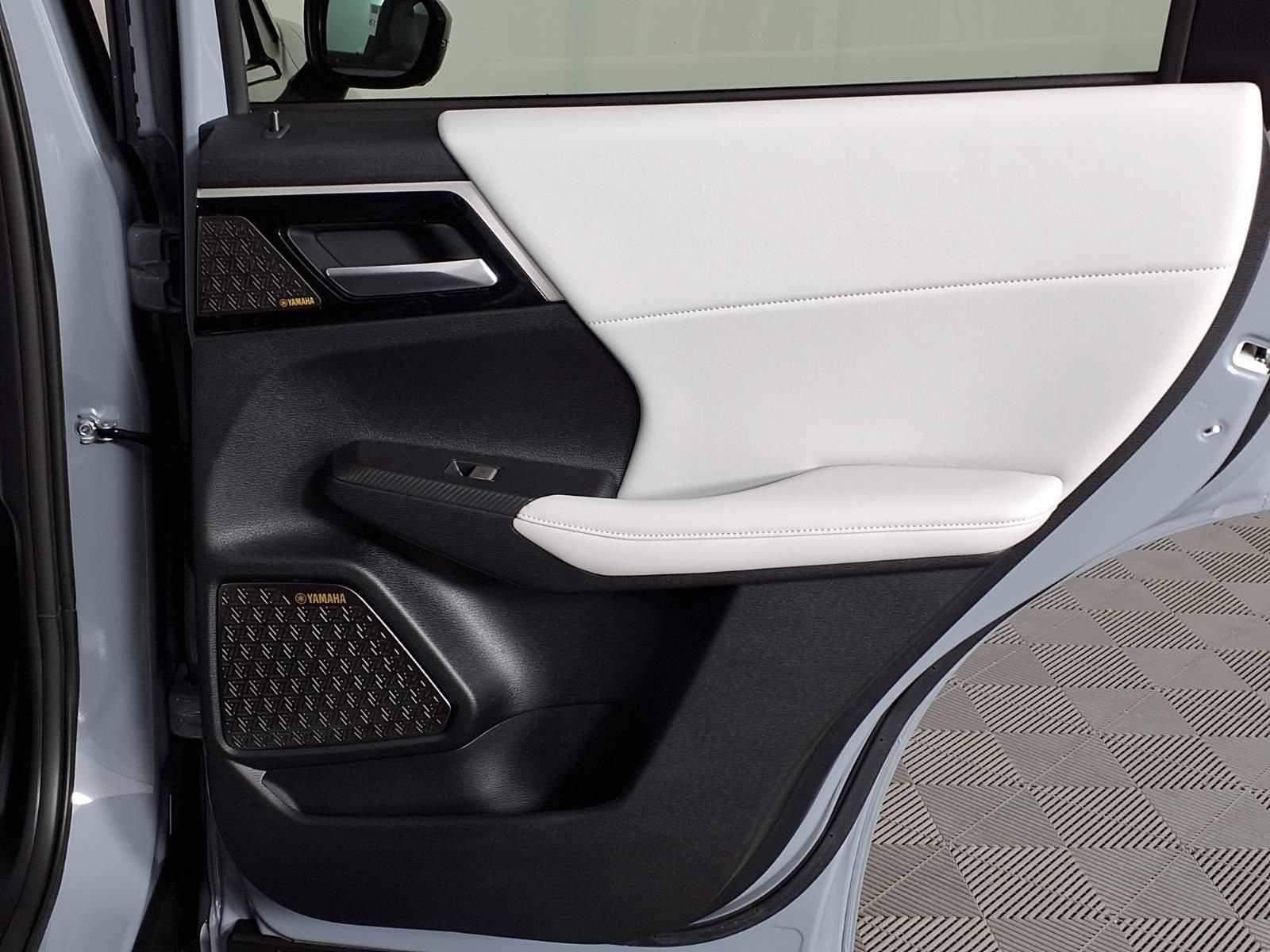 New 2026 Mitsubishi Outlander SE FWD image 10