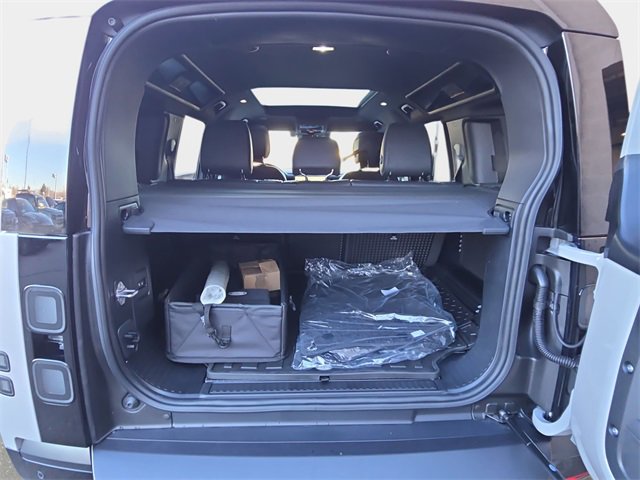 New 2026 Land Rover Defender 110 X-Dynamic SE image 19