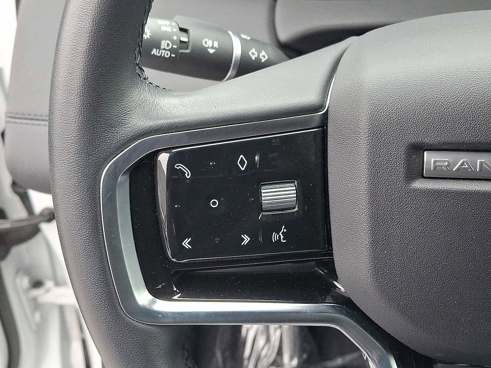 Used 2023 Land Rover Range Rover Evoque SE image 17