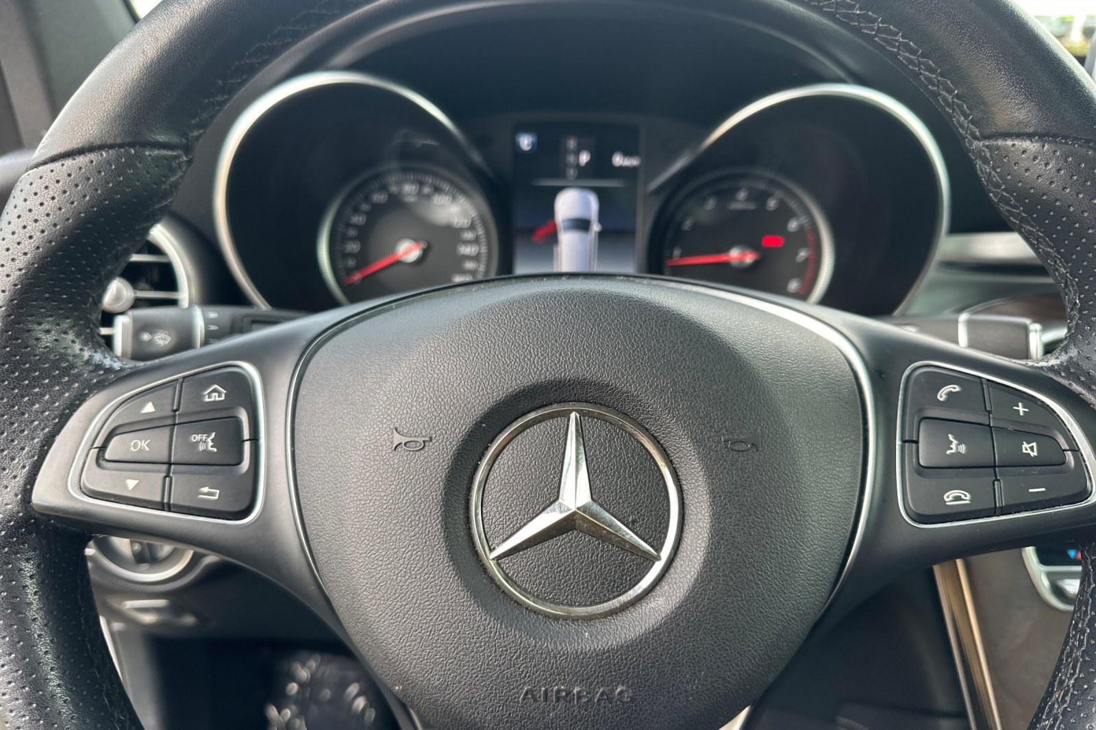 Used 2019 Mercedes-Benz GLC 300 4MATIC image 24