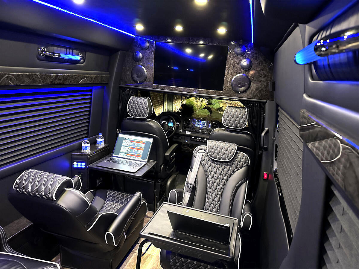 Used 2024 Mercedes-Benz Sprinter 3500 image 7