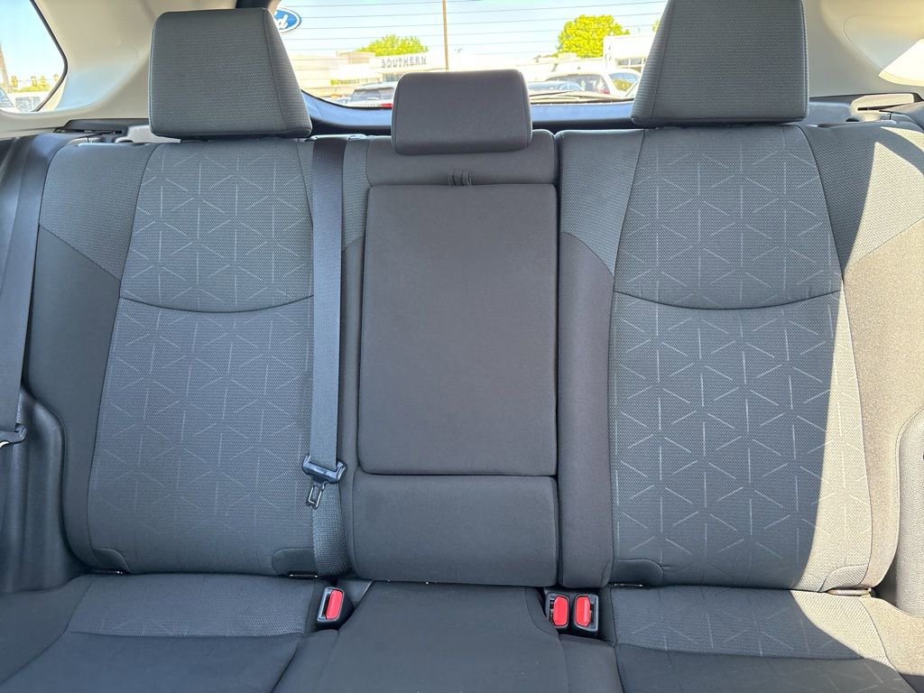 Used 2025 Toyota RAV4 XLE AWD/4WD image 13