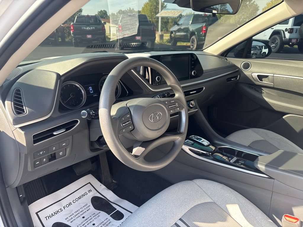 Used 2021 Hyundai Sonata SE w/ Preferred Accessory Package FWD image 13