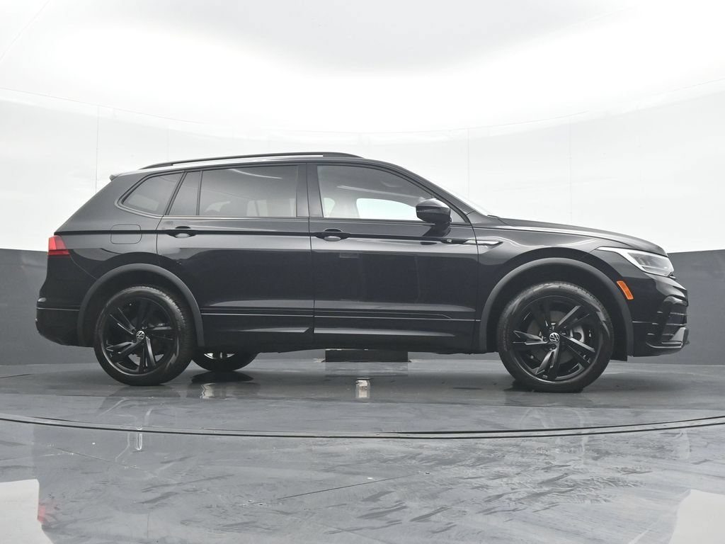 Used 2024 Volkswagen Tiguan SE R-Line AWD/4WD image 31