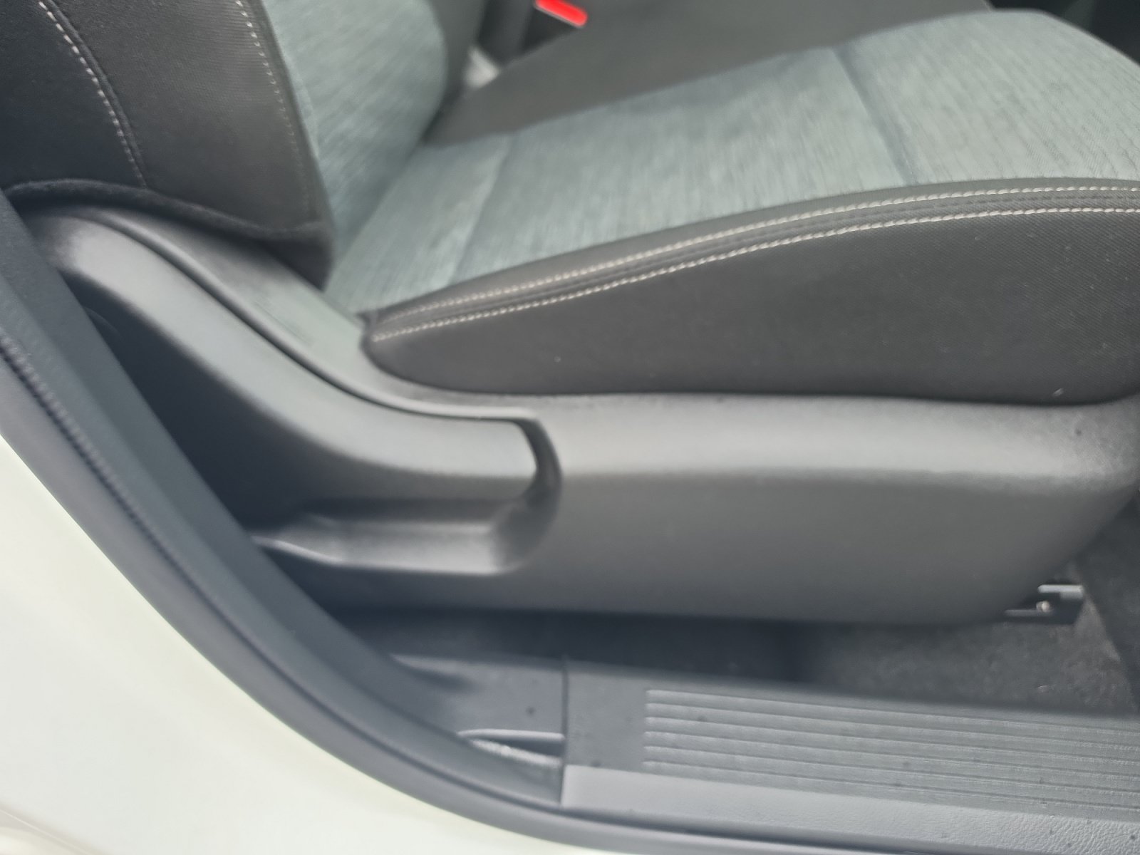 Used 2023 Nissan Rogue SV FWD image 30
