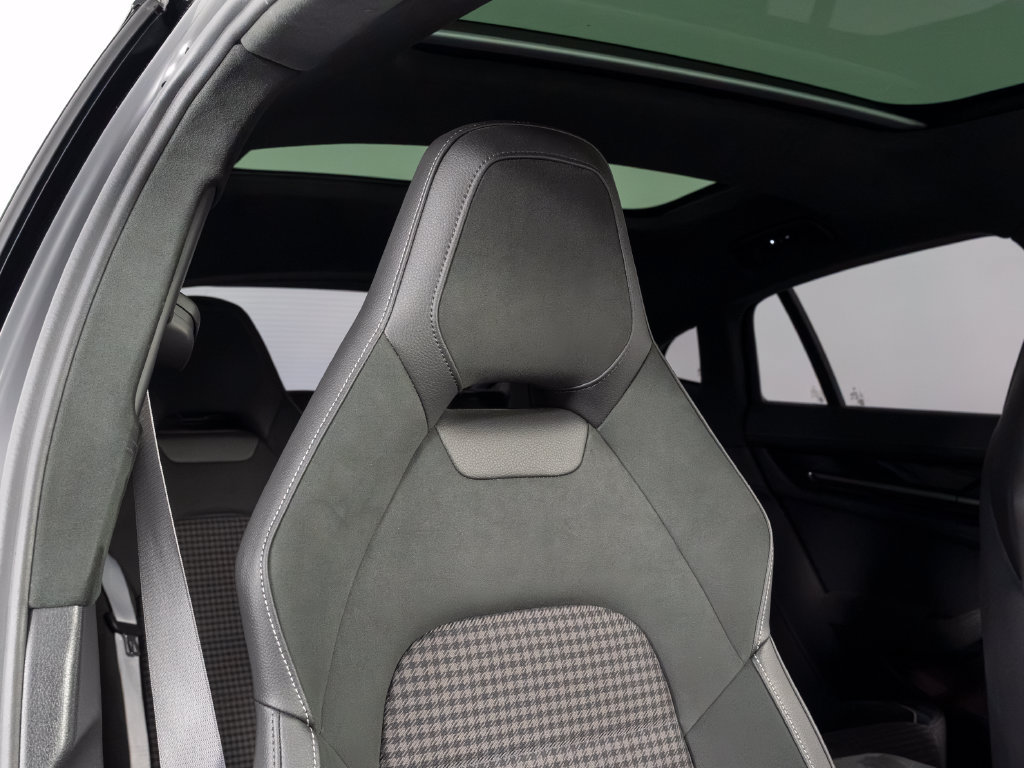 Certified 2025 Porsche Panamera GTS AWD/4WD image 40