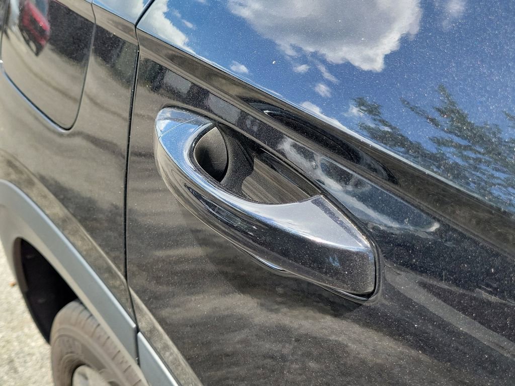 Used 2023 Volkswagen Taos S FWD image 15