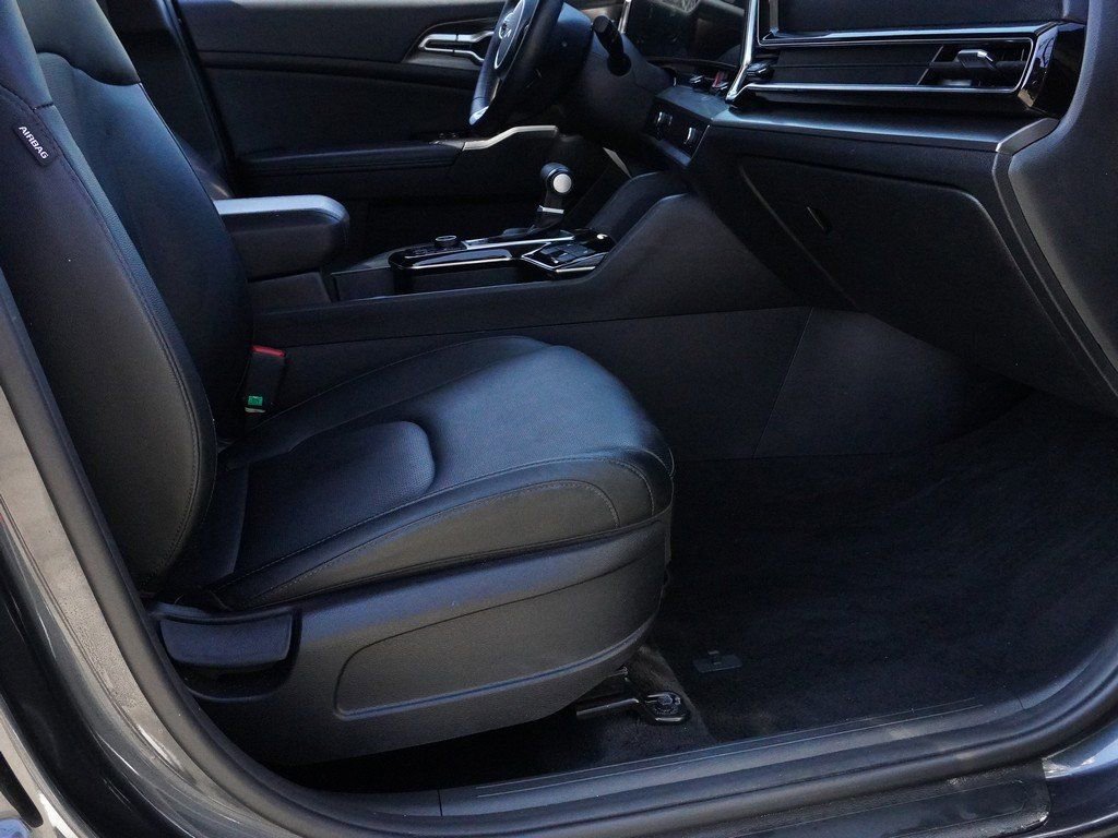 Used 2023 Kia Sportage EX image 25