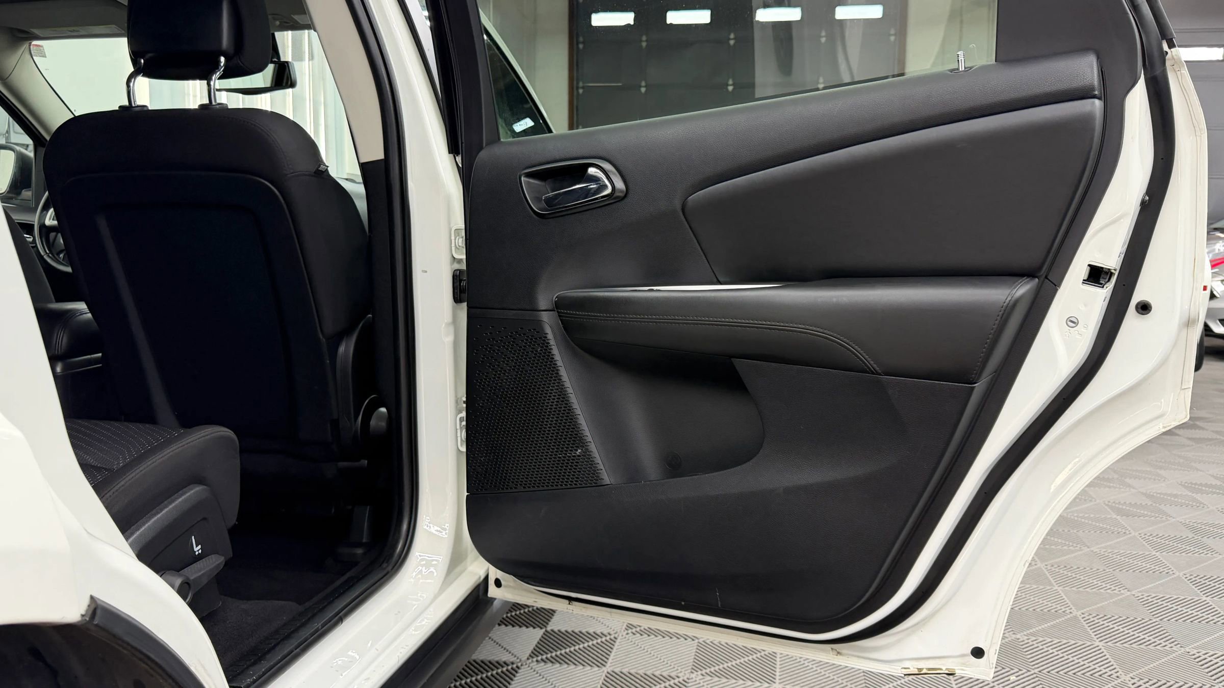 Used 2015 Dodge Journey SXT w/ Flexible Seating Group image 7