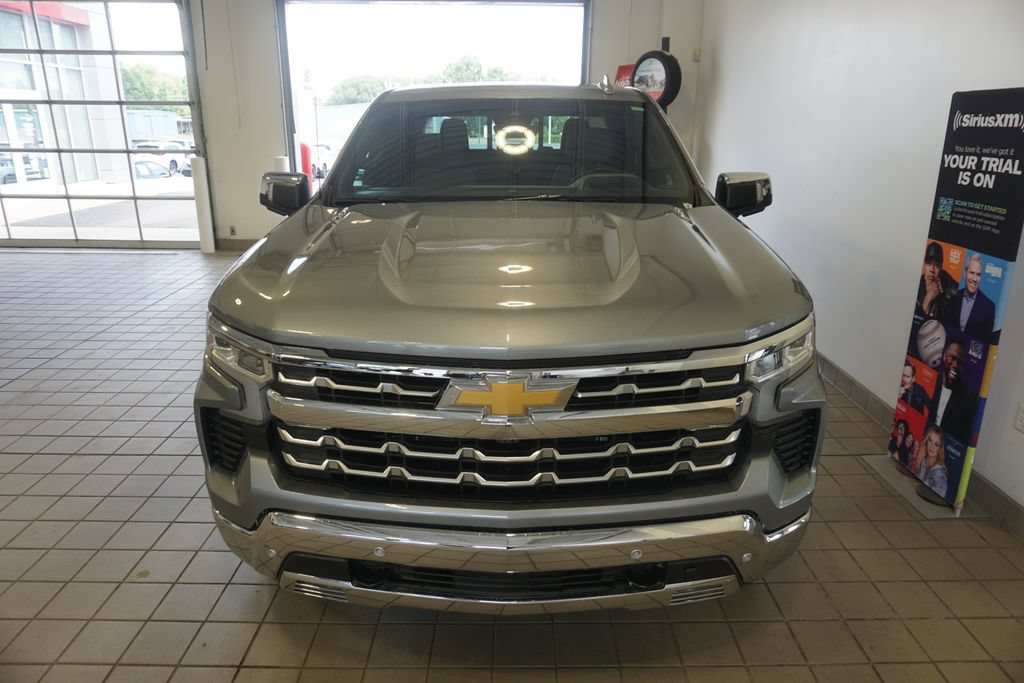 Used 2023 Chevrolet Silverado 1500 LTZ w/ LTZ Premium Package AWD/4WD image 16