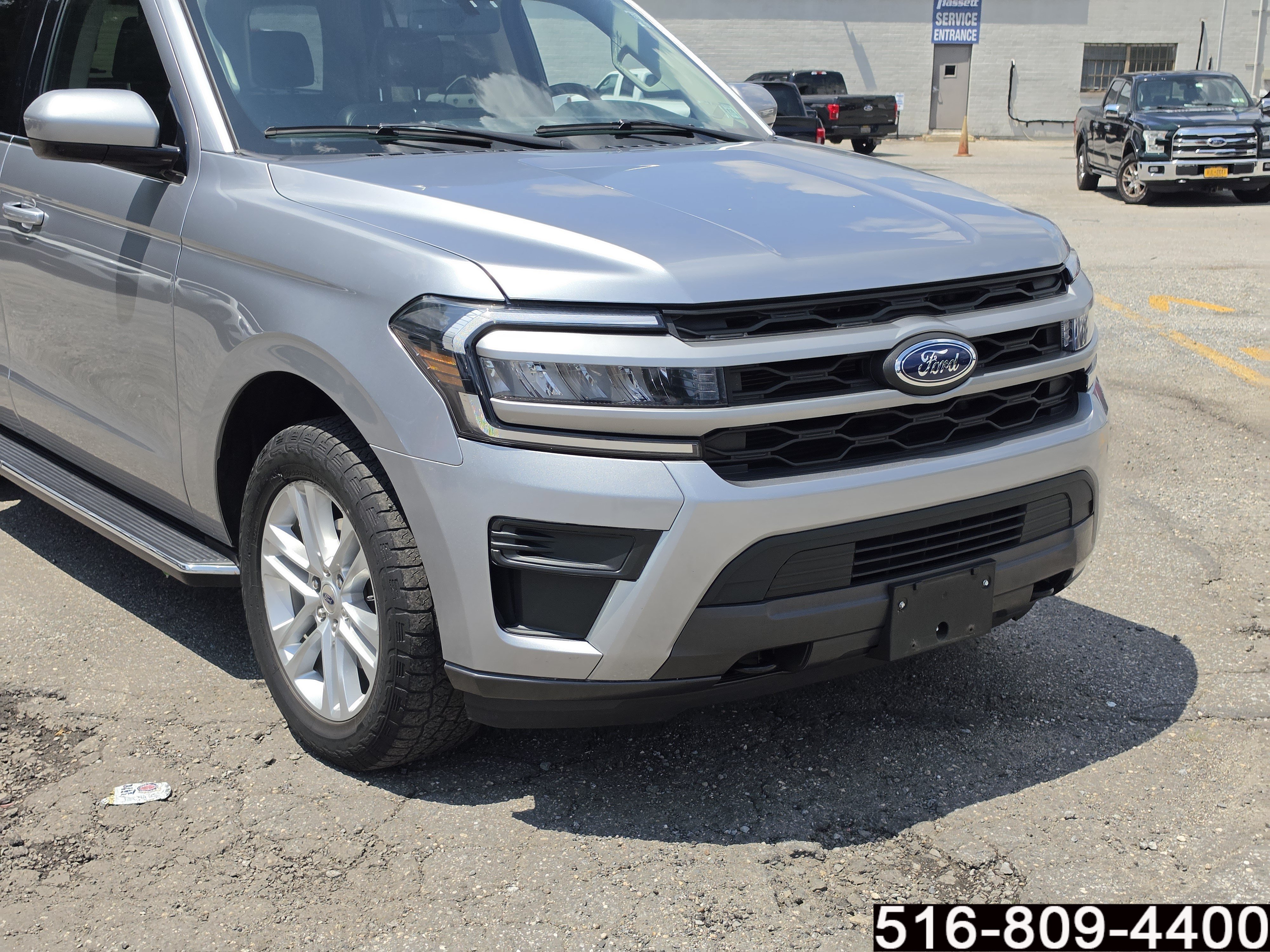 Used 2023 Ford Expedition XLT AWD/4WD image 2