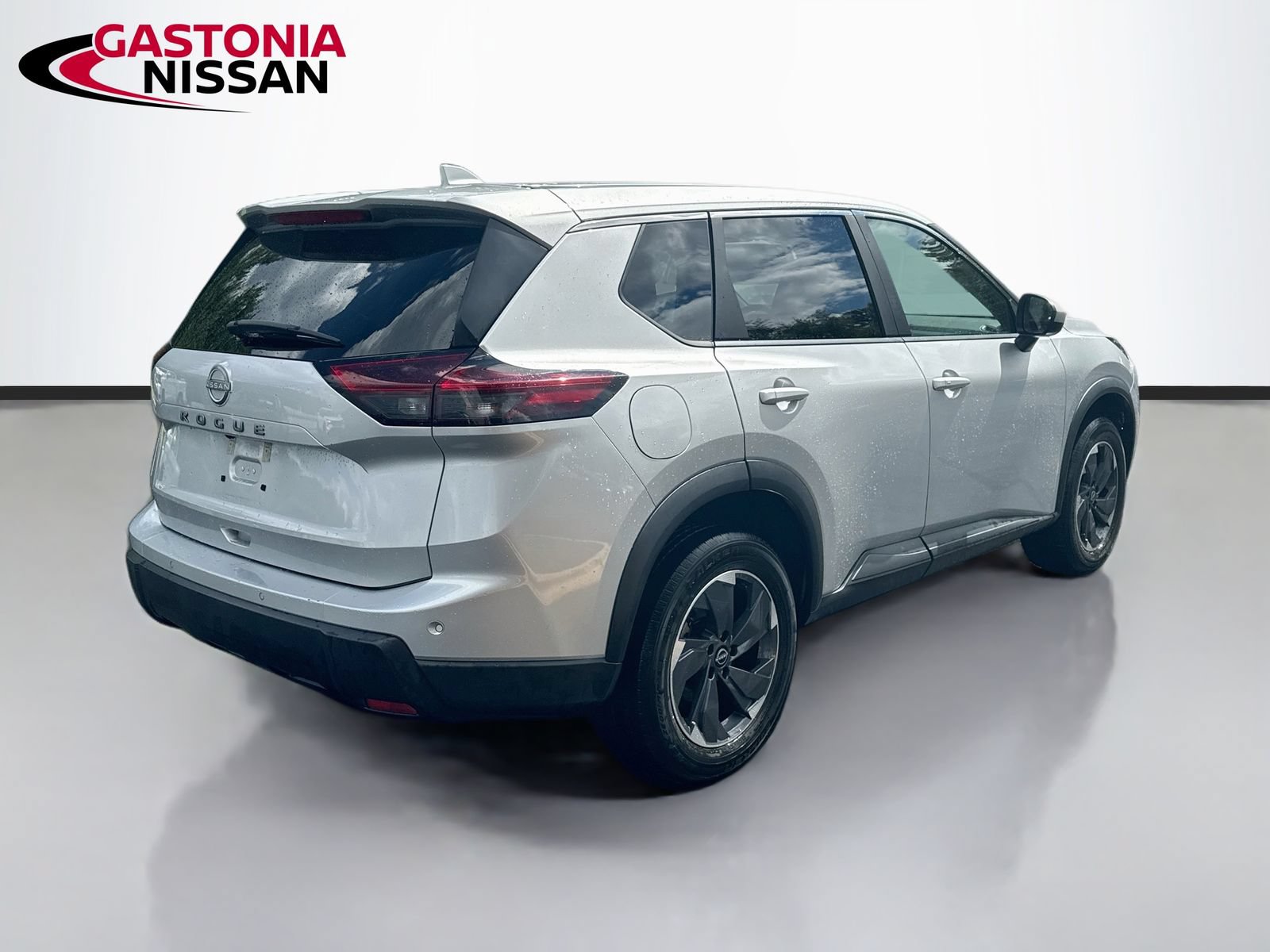 Used 2025 Nissan Rogue SV FWD image 9
