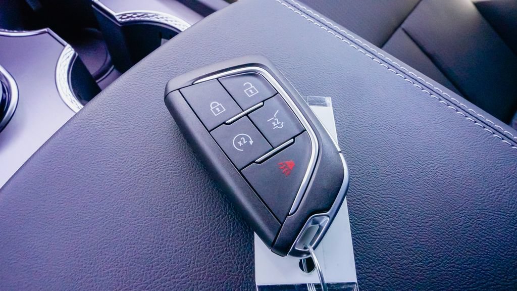 New 2027 Cadillac Vistiq Sport w/ LPO, Floor Liner Package AWD/4WD image 20