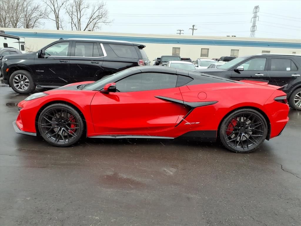 Used 2024 Chevrolet Corvette Z06 w/ Chrome Exterior Badge Package RWD image 2