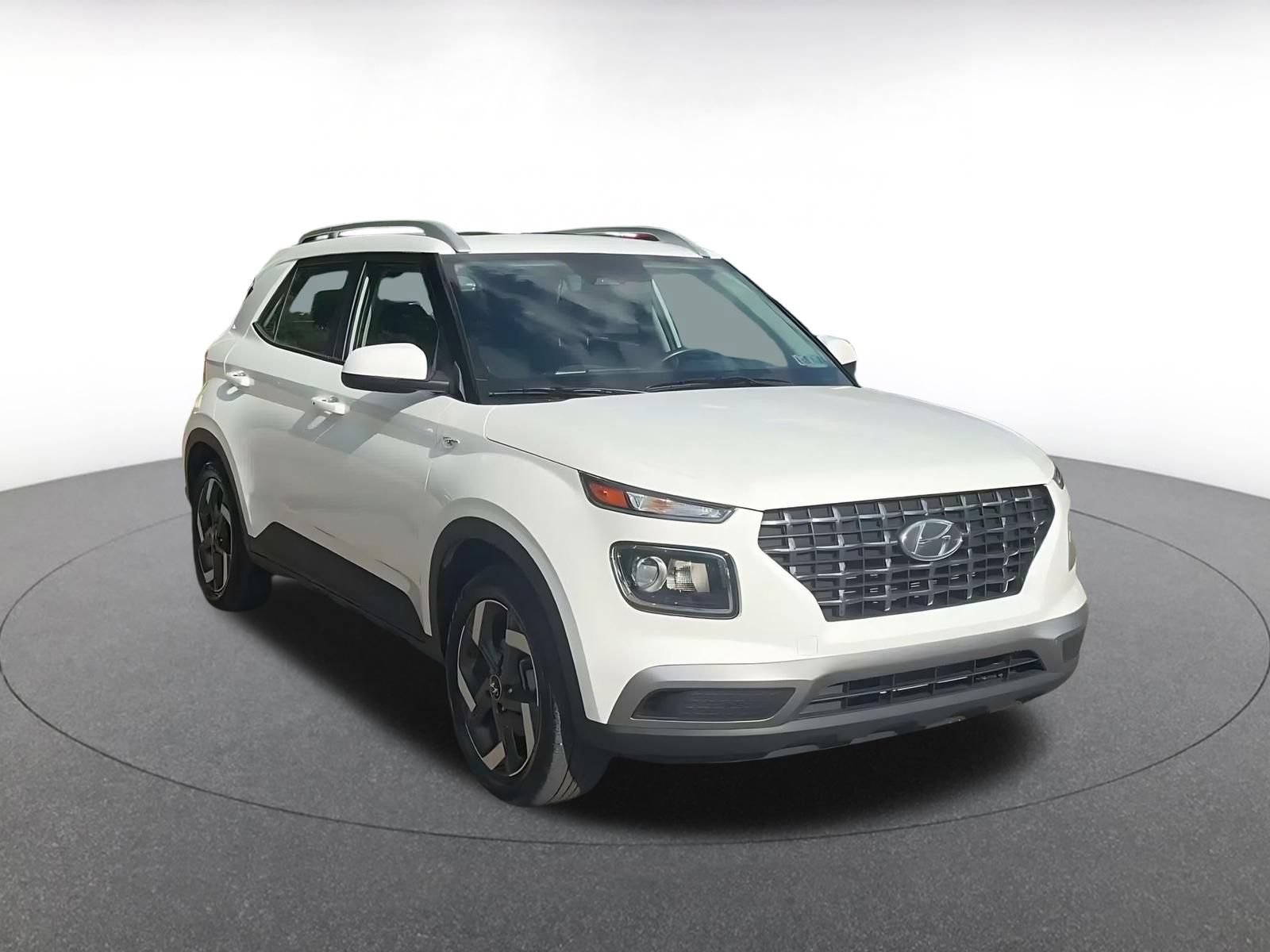 Used 2026 Hyundai Venue SEL FWD image 3