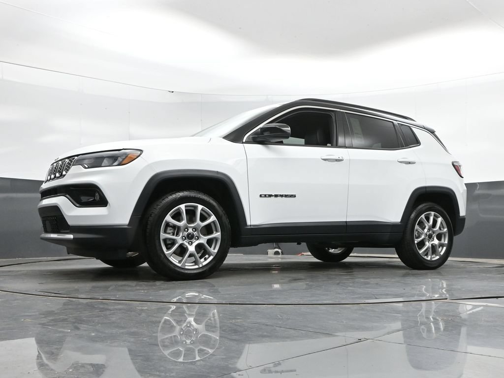 Used 2025 Jeep Compass Limited AWD/4WD image 44
