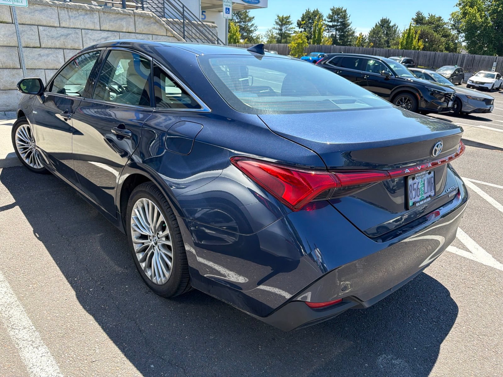 Used 2019 Toyota Avalon Limited w/ Advanced Safety Package FWD image 6