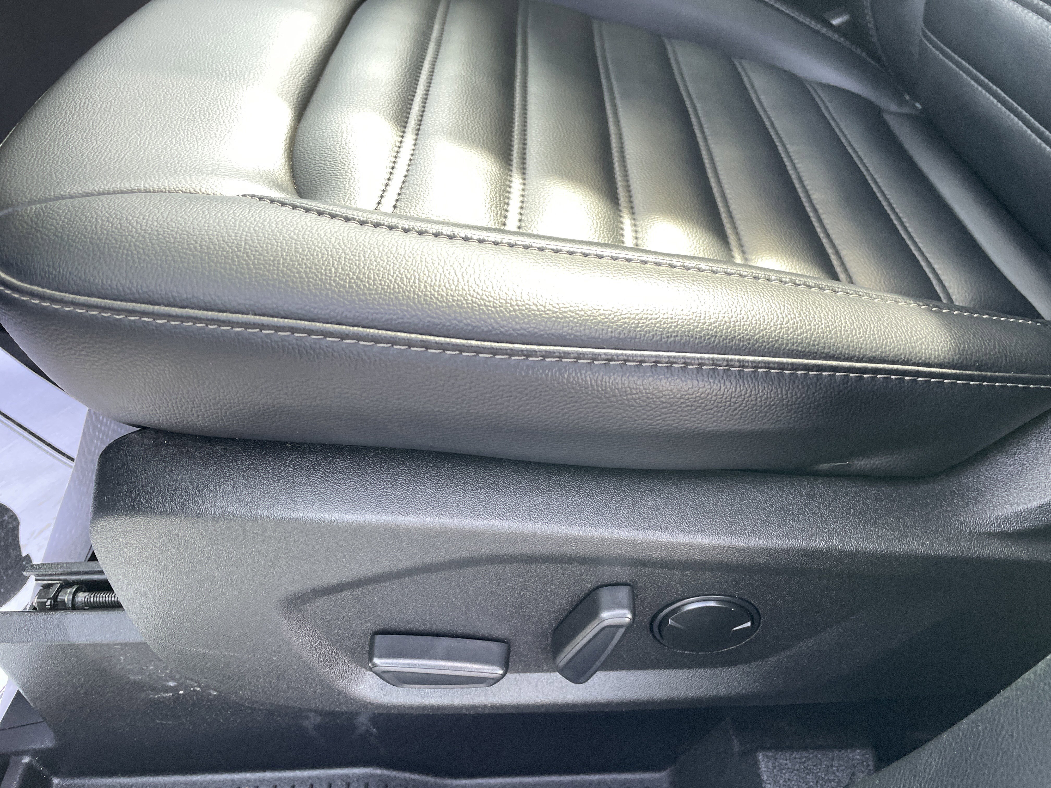 Used 2024 Ford Edge SEL w/ Convenience Package image 11